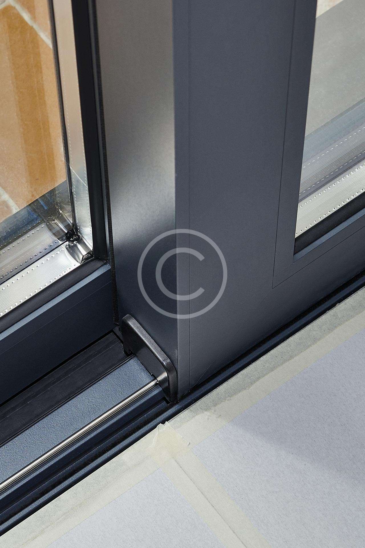 Hinges & closers